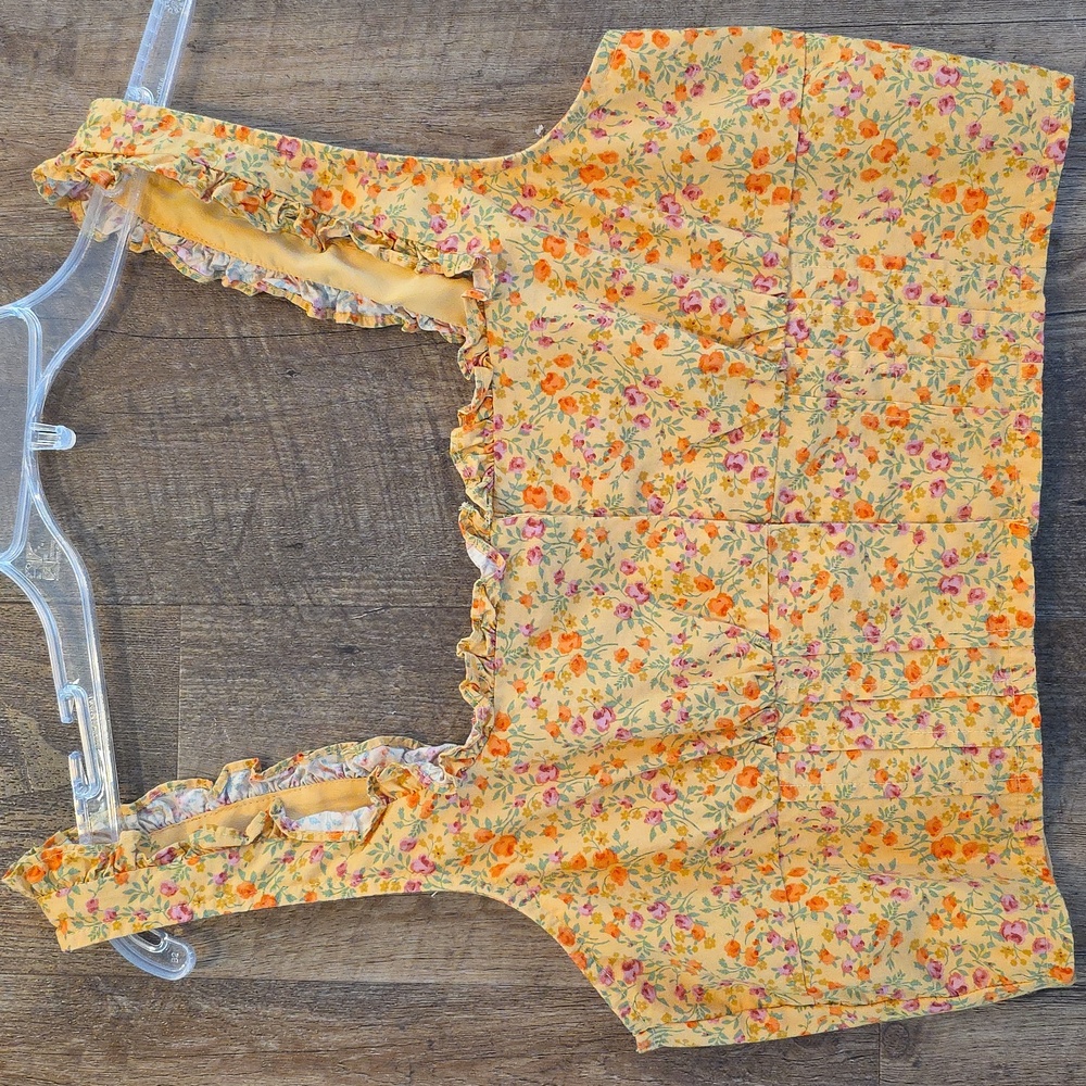 American Eagle Floral Yellow Crop Top With Hook And Eye Closure. Size Medium